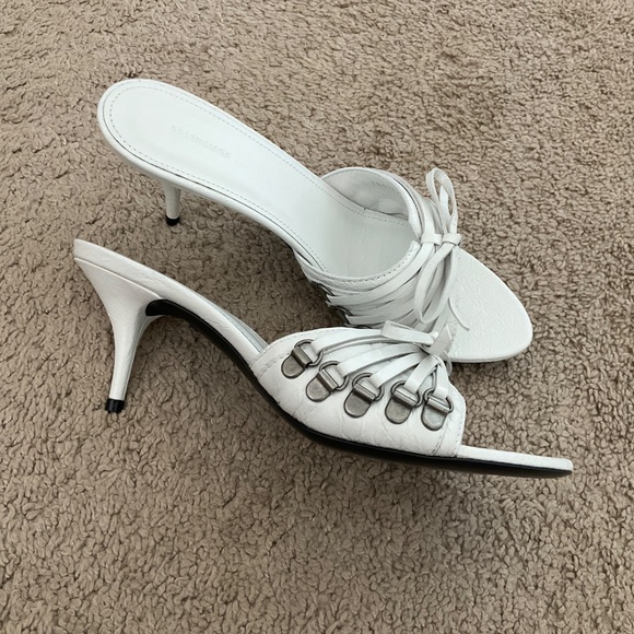 Balenciaga bow-detail leather sandals - Picture 6 of 10